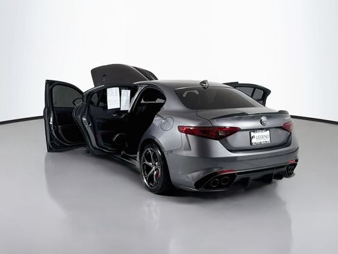 Used 2018 Alfa Romeo Giulia Quadrifoglio w/ Driver Assist Dynamic Package RWD image 21