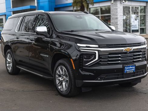 Used 2025 Chevrolet Suburban Premier image 7