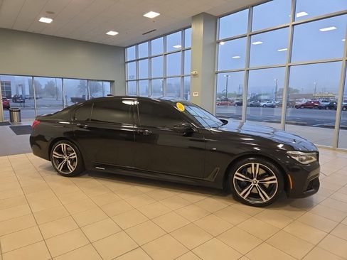 Used 2017 BMW 750i xDrive image 5