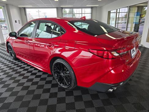 Used 2025 Toyota Camry SE image 5