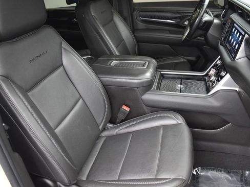 Used 2021 GMC Yukon XL Denali w/ Denali Premium Package AWD/4WD image 35