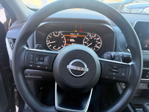 Used 2023 Nissan Rogue S image 14