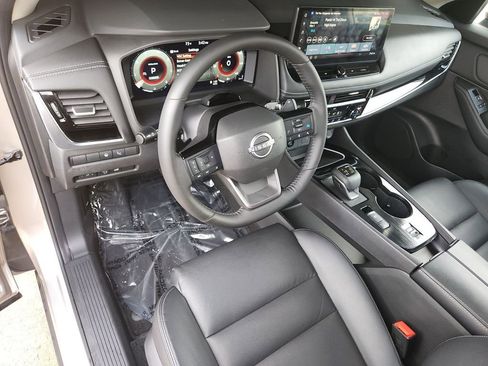 Certified 2025 Nissan Rogue SL w/ Tech Package image 11