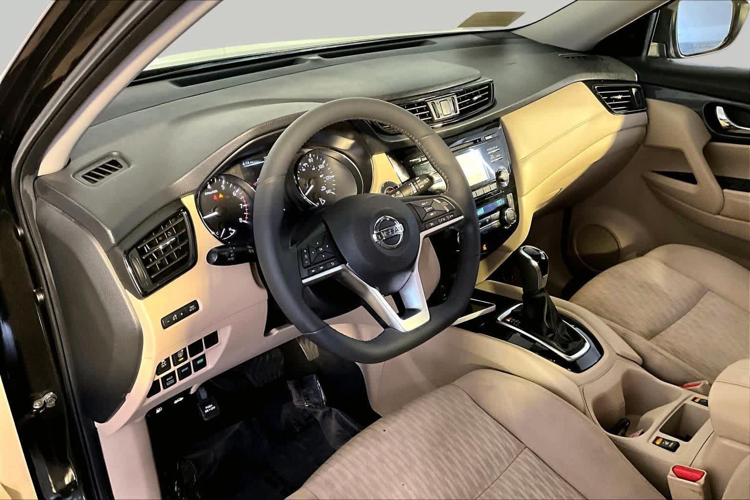 Used 2017 Nissan Rogue SV AWD/4WD image 18