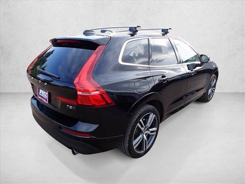Used 2019 Volvo XC60 T5 Momentum w/ Multimedia Package AWD/4WD image 4