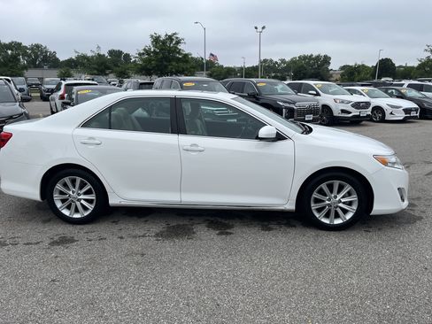 Used 2013 Toyota Camry XLE w/ Convenience Pkg FWD image 4