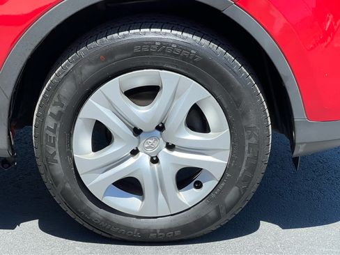 Used 2015 Toyota RAV4 LE FWD image 16