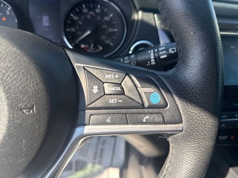 Used 2020 Nissan Rogue SL w/ Premium Package image 11