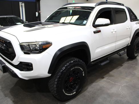 Used 2017 Toyota Tacoma TRD Pro AWD/4WD image 6