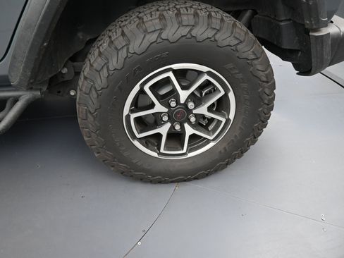 Used 2025 Jeep Wrangler Unlimited Rubicon w/ Convenience Group image 20