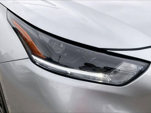 Used 2025 Toyota Highlander XSE AWD/4WD image 28