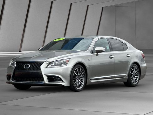 Used 2017 Lexus LS 460 F Sport w/ F Sport Package RWD image 8