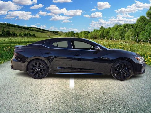 Used 2022 Nissan Maxima SR w/ Sport Mat Group image 8