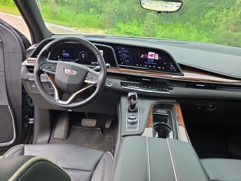 Used 2022 Cadillac Escalade ESV Premium Luxury AWD/4WD image 7