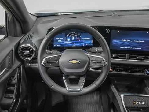 Used 2026 Chevrolet Equinox LT w/ Convenience Package II FWD image 17