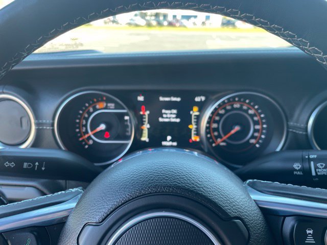 Used 2022 Jeep Wrangler Unlimited Sahara w/ Cold Weather Group AWD/4WD image 30
