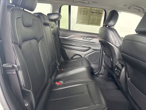 Used 2023 Jeep Grand Cherokee Limited image 26