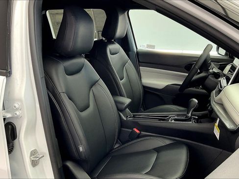 New 2026 Jeep Compass Limited image 9