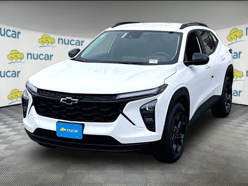 New 2026 Chevrolet Trax LT w/ Midnight Edition FWD image 4