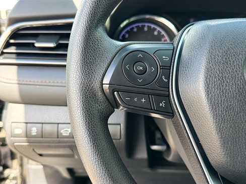 Used 2019 Toyota Camry LE FWD image 33