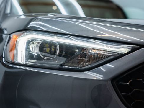 Used 2022 Ford Edge ST-Line image 13