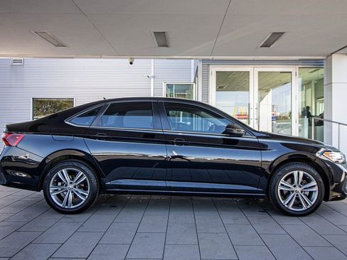 Used 2022 Volkswagen Jetta SE image 19