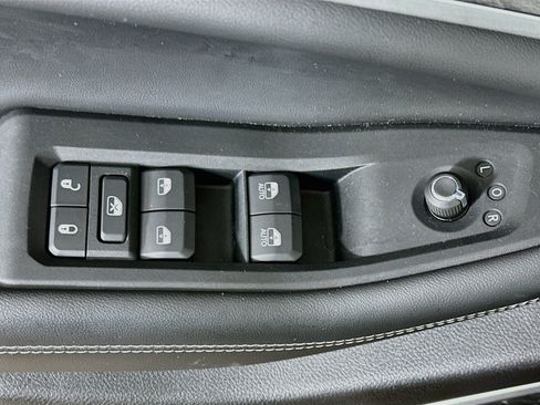 Used 2022 Jeep Grand Cherokee L Limited AWD/4WD image 15