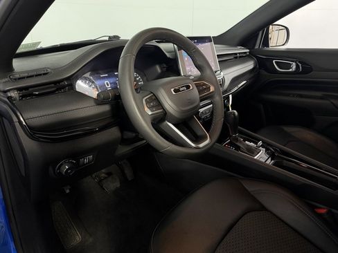 Used 2025 Jeep Compass Latitude w/ Altitude Special Edition image 21