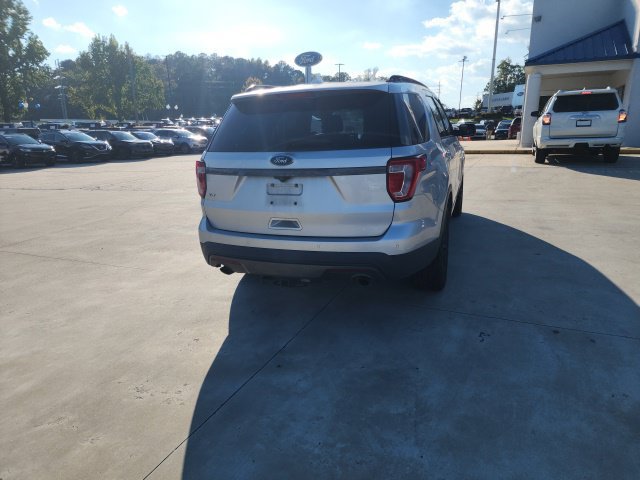 Used 2017 Ford Explorer XLT w/ Equipment Group 202A FWD image 18