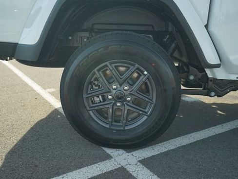 New 2025 Jeep Gladiator Sport image 42