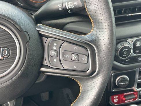 Used 2024 Jeep Gladiator Mojave w/ Technology Group AWD/4WD image 27