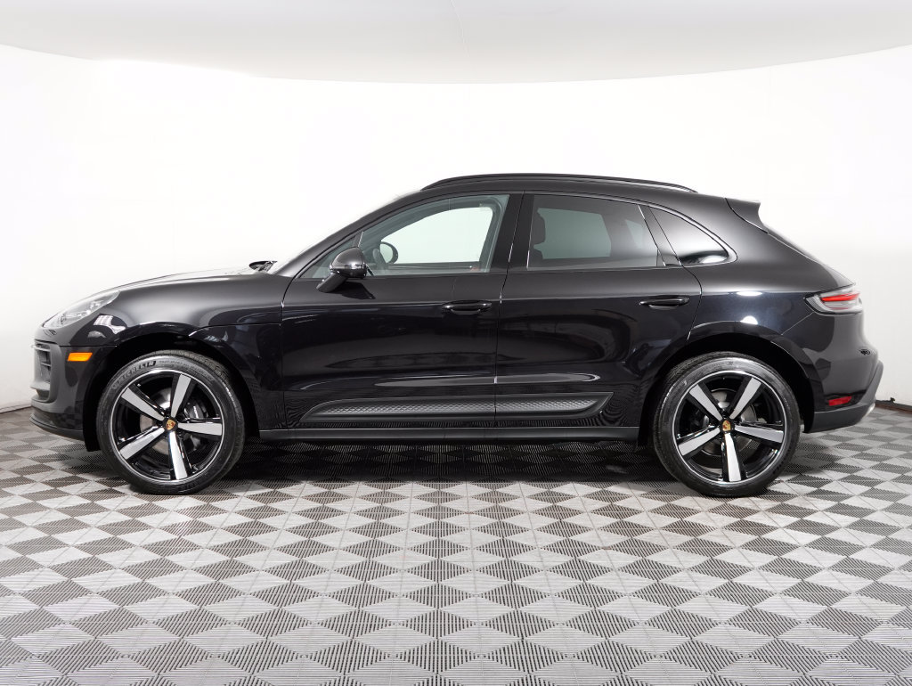 Certified 2026 Porsche Macan AWD/4WD image 2