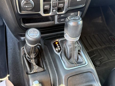 Used 2022 Jeep Wrangler Unlimited Sahara image 25