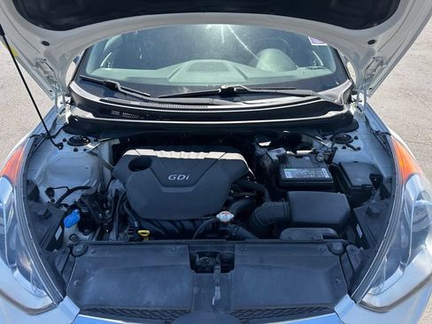 Used 2013 Hyundai Veloster w/ Style Pkg FWD image 29