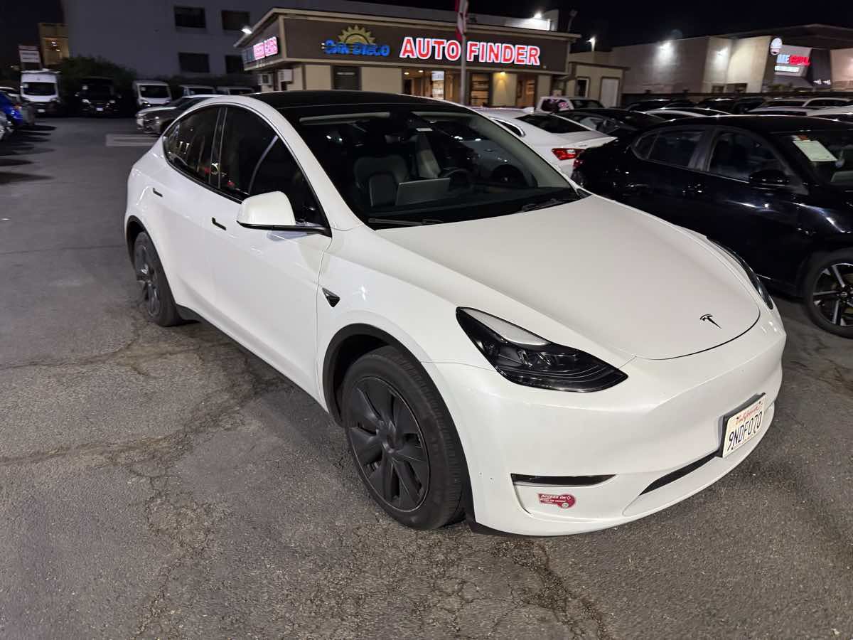 Used 2024 Tesla Model Y 2WD image 9