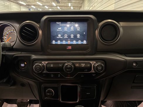 Used 2022 Jeep Gladiator Sport AWD/4WD image 18