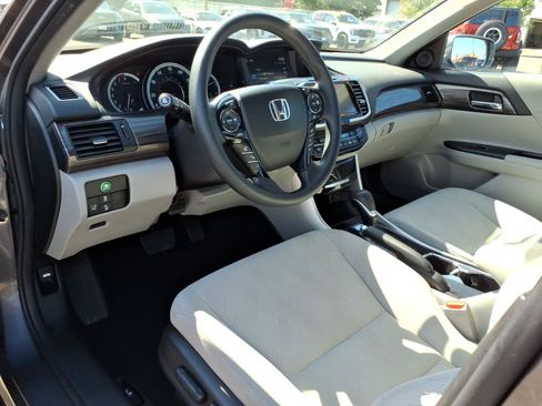 Used 2017 Honda Accord EX image 12