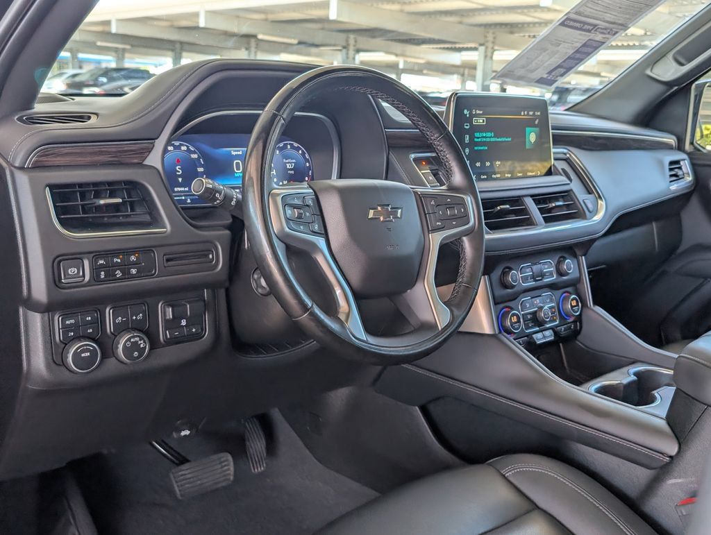 Used 2023 Chevrolet Tahoe Z71 w/ Luxury Package AWD/4WD image 4
