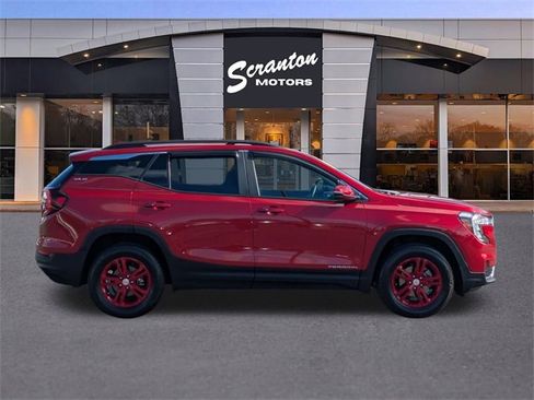 Used 2023 GMC Terrain SLE w/ Driver Convenience Package image 6