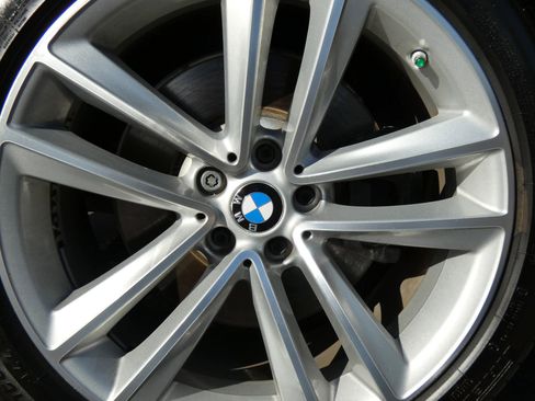 Used 2016 BMW 750i xDrive image 17