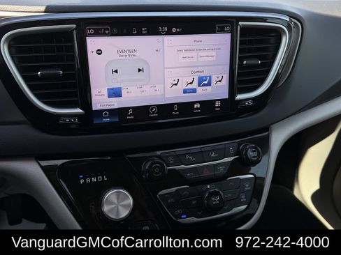 Used 2024 Chrysler Pacifica Touring-L FWD image 17
