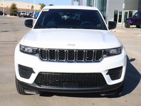 New 2025 Jeep Grand Cherokee Laredo w/ MOPAR Finishing Package image 8