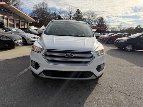 Used 2019 Ford Escape SE image 9