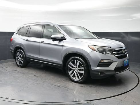 Used 2017 Honda Pilot Touring image 3