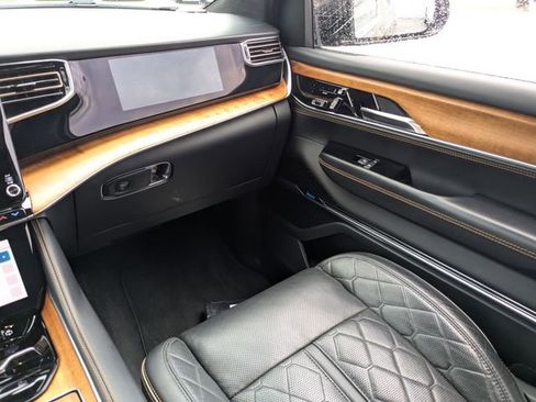 Used 2022 Jeep Grand Wagoneer Series III image 17