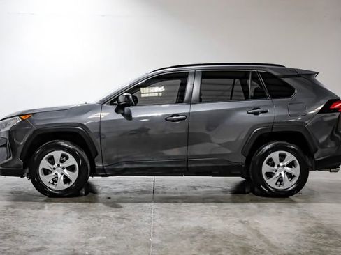 Used 2019 Toyota RAV4 LE FWD image 15