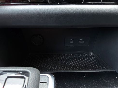 Used 2025 Nissan Pathfinder SV FWD image 26