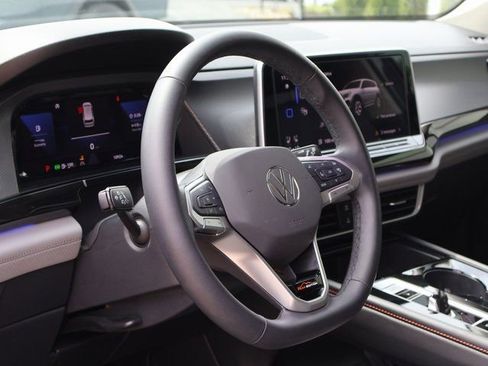 Used 2025 Volkswagen Atlas Peak Edition SE AWD/4WD image 22