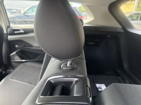 Used 2023 Volkswagen Taos SE w/ Panoramic Sunroof Package FWD image 10