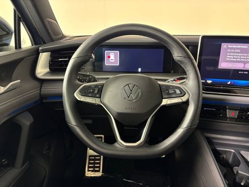 Used 2025 Volkswagen Tiguan SE R-Line AWD/4WD image 14